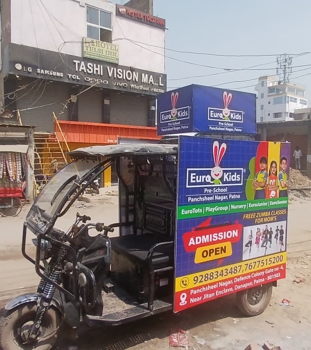 Toto e-rickshaw advertising wrap